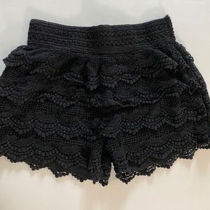 Ruffled black shorts